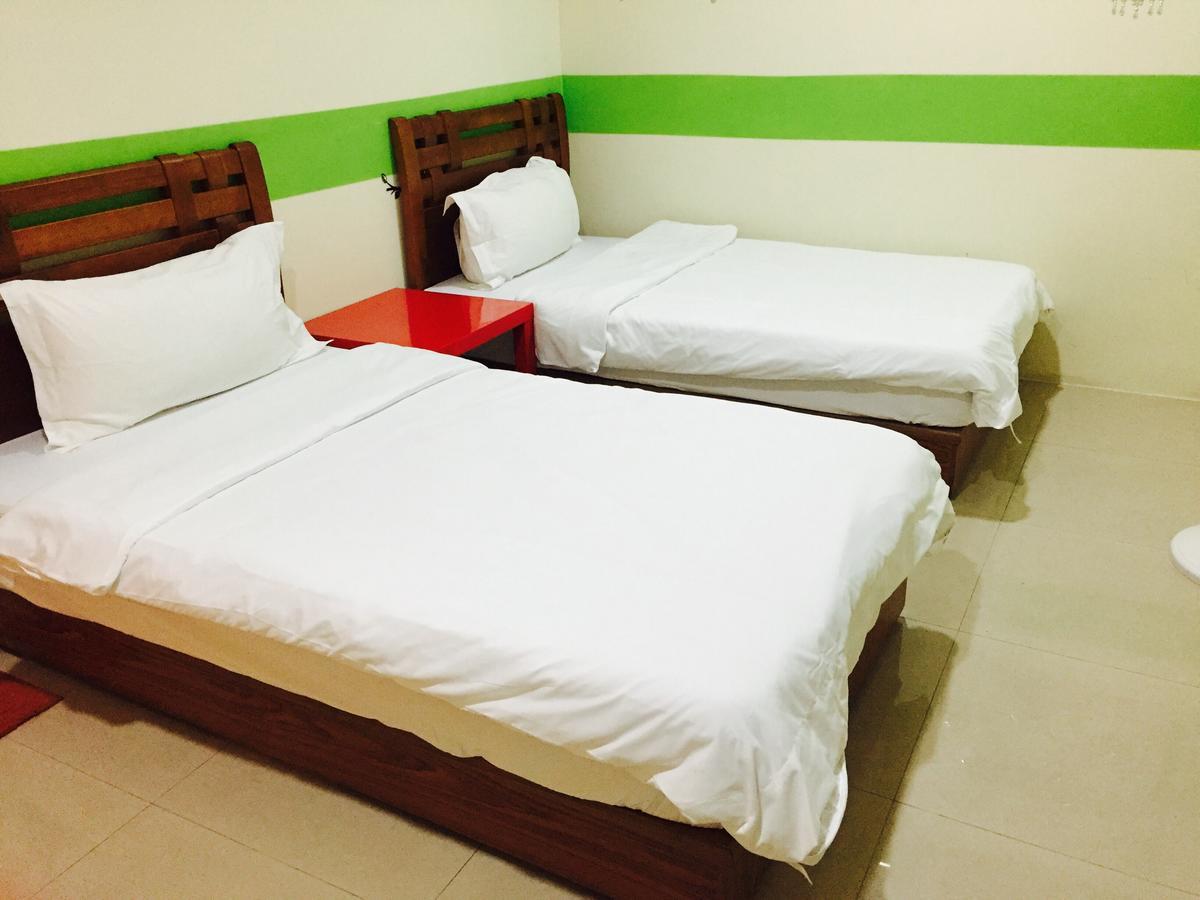 Station Backpackers Hostel Hualien City Exterior photo